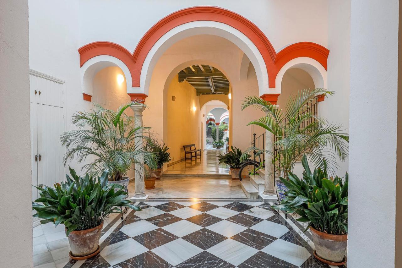 Apt. Casa Palacio Santa Cruz Cathedral Views - Seville Exterior photo